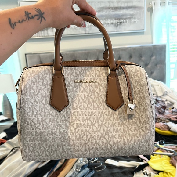 Authentic Michael Kors Purse - Picture 1 of 1